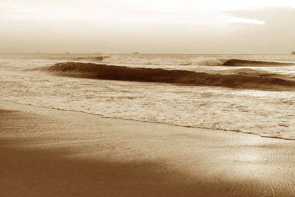 Приливные волны — стоковое фото