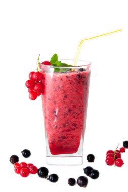 Kırmızı ve siyah kuş üzümü smoothie
