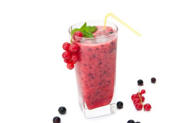 Kırmızı ve siyah kuş üzümü smoothie