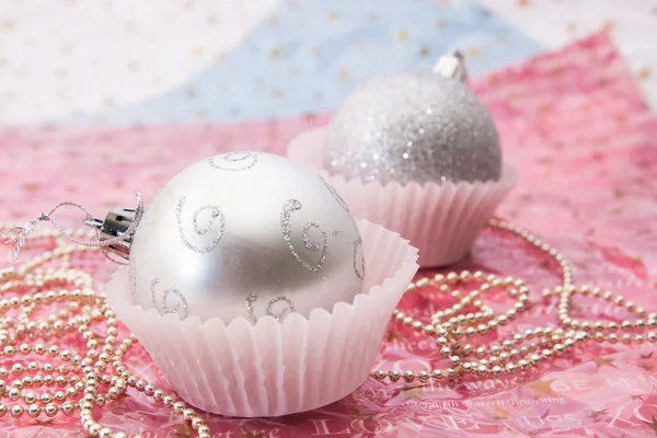 Vánoční ozdoby stříbrné koule — Stock fotografie
