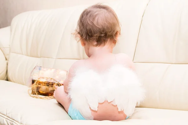 Dziecko aniołek ze skrzydłami — Zdjęcie stockowe