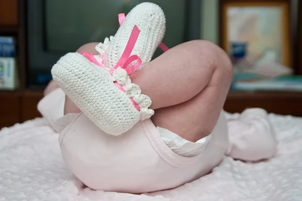 Ručně vyrobené baby bootees — Stock fotografie