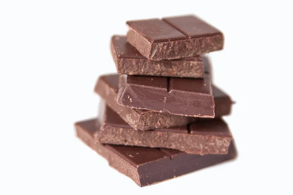 Blocos de chocolate isolados em branco — Fotografia de Stock