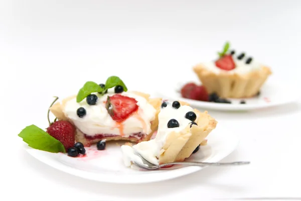 Delicious tarts with berries and cream — Stock Photo, Image