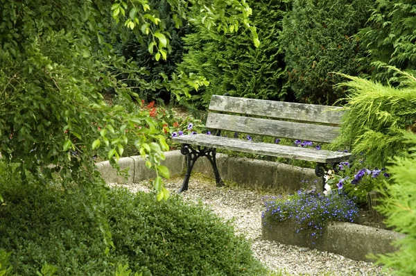 Zahradní lavička — Stock fotografie
