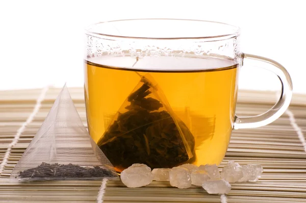 Chá branco, saco de chá de nylon e açúcar — Fotografia de Stock
