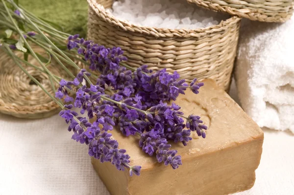 Artigos de banho de lavanda. aromaterapia — Fotografia de Stock