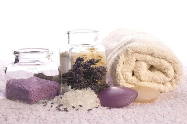 Elementy kąpiel lawenda. Aromaterapia — Zdjęcie stockowe