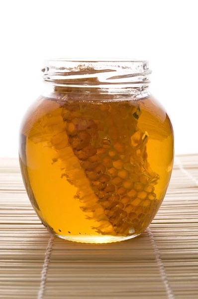 Frischer Honig mit Waben — Stockfoto