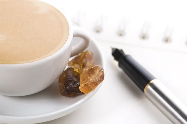 Penna, taccuino e tazza di caffè — Foto Stock