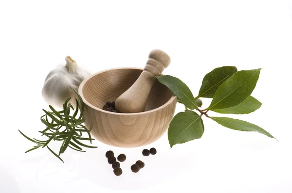 Mortar and pestle, with fresh herbs — Stock Photo, Image