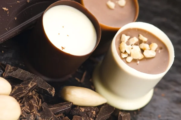 Chocolates with sweet almonds — Stock Photo, Image