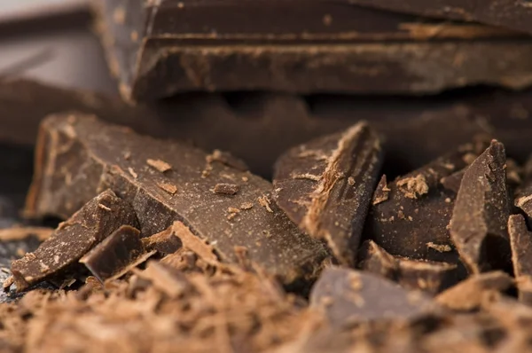 Stapel gebroken chocolade — Stockfoto
