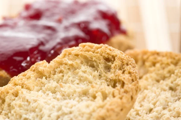 Breakfast of cherry jam on toast — Stock Photo, Image