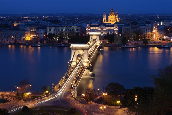 Kettenbrücke bei Nacht — Stockfoto