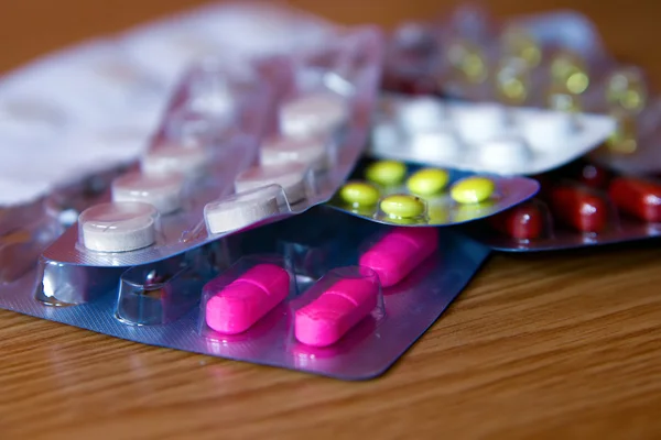 Kolorowe tabletki paski — Zdjęcie stockowe