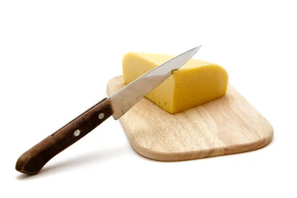 Нарезание сыра — стоковое фото