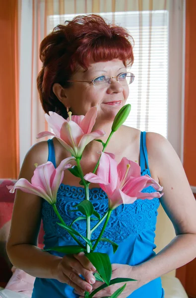 Woman and a Lily — Stock Photo, Image