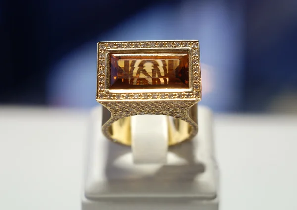 Luksusowy pierścień — Zdjęcie stockowe
