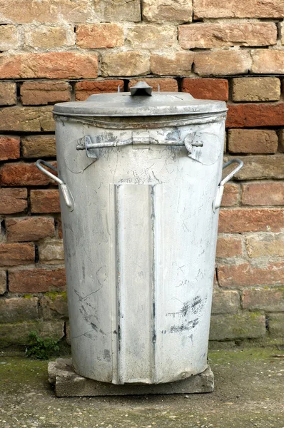 垃圾桶 — 图库照片