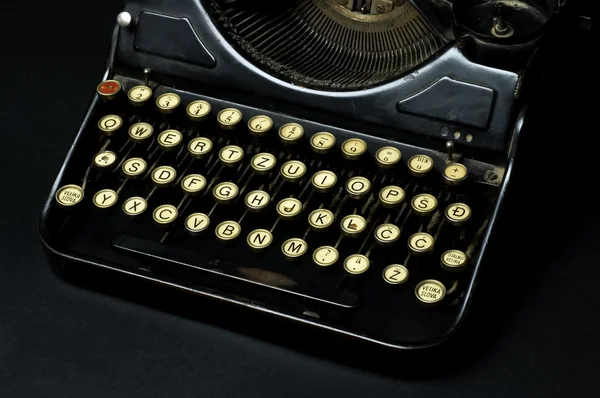 Old dusty typewriter machine — Stock Photo, Image