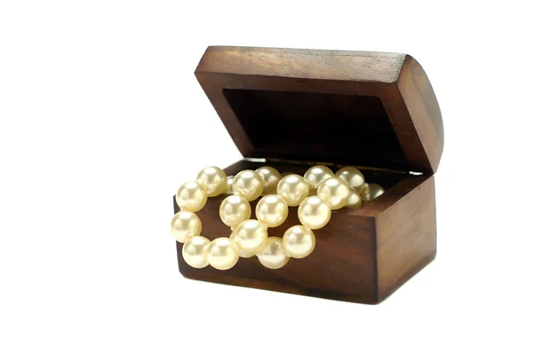 Antika låda med pärlor — Stockfoto