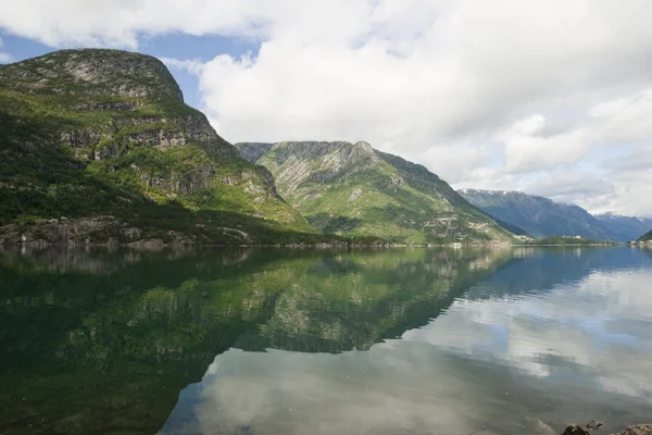 Гірські озера Sandvevatnet — стокове фото