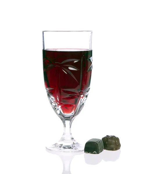 Rode wijn en snoepjes — Stockfoto