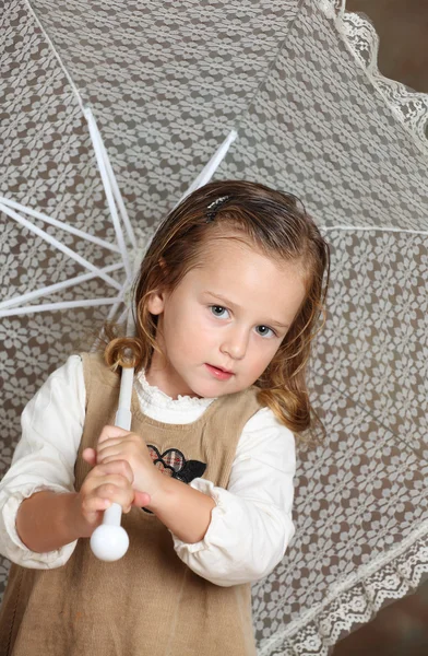 Beatifull girl with white umbrella — Stock Photo, Image