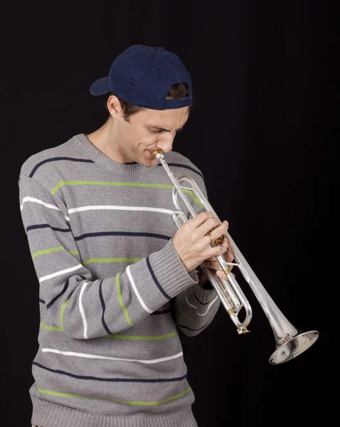 Trompet çalıyor — Stok fotoğraf