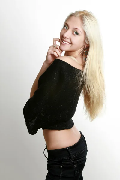 Glada vacker blond flicka — Stockfoto