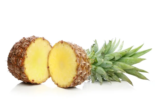 Ananas su fondo bianco — Foto Stock