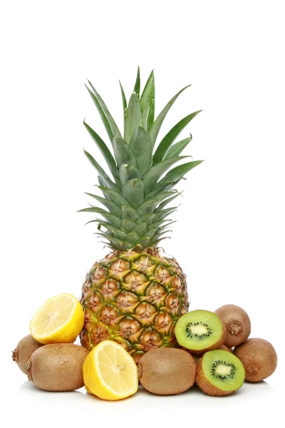 Ananas na bílém pozadí — Stock fotografie