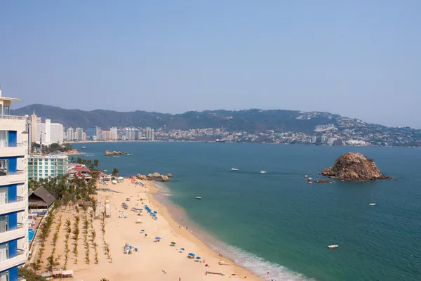 Современный пляжный курорт Акапулько — стоковое фото