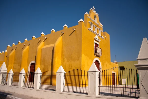 Campeche eski kasaba kilise — Stok fotoğraf