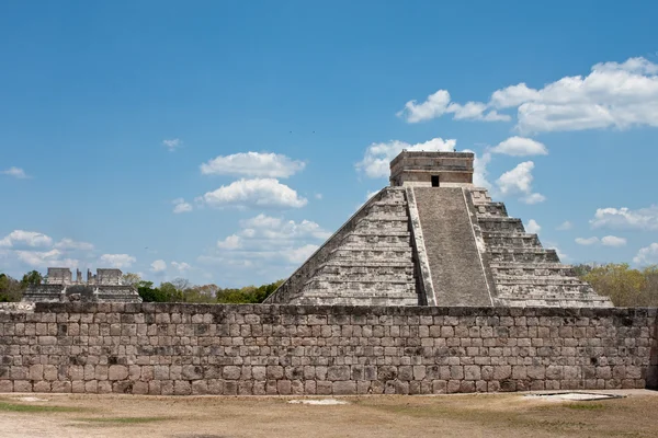 Pirámide de Chichén itza —  Fotos de Stock