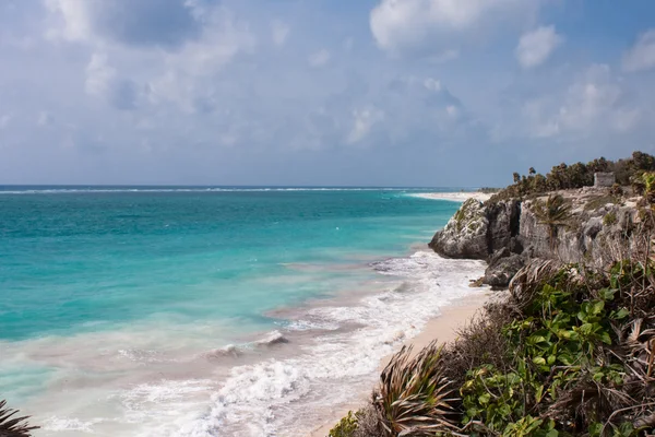 Tulum Harabeleri ve Meksika beyaz plaj — Stok fotoğraf