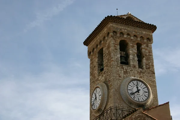在戛纳的教堂塔楼 — 图库照片