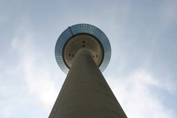 Wieża telewizyjna panoramę miasta Düsseldorf — Zdjęcie stockowe