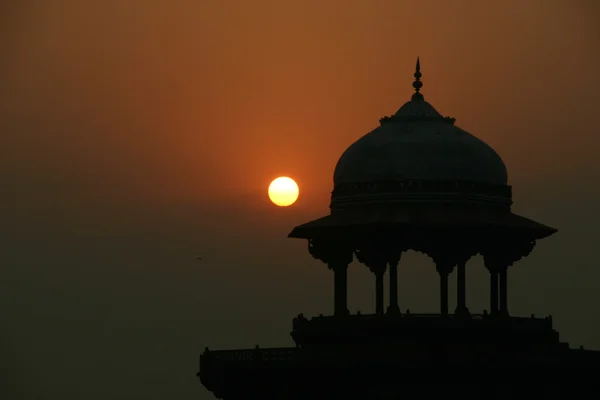 Taj mahal at dusk — Stock Photo, Image