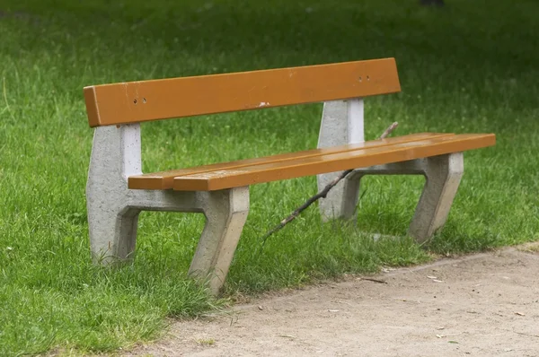 Osamělá lavička — Stock fotografie