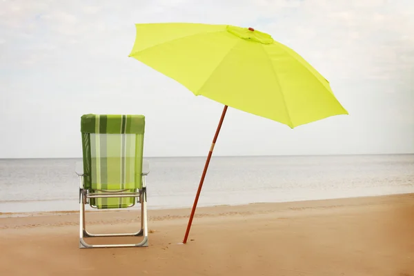 Зеленый зонтик — стоковое фото