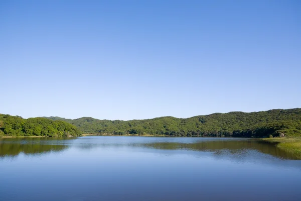 Синее озеро — стоковое фото