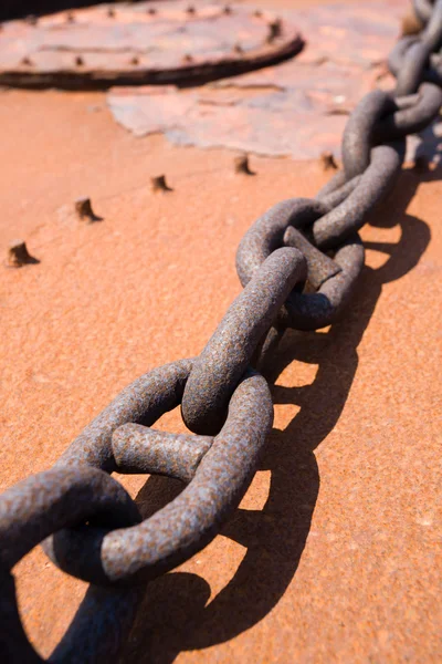 Ржавая стальная цепь — стоковое фото
