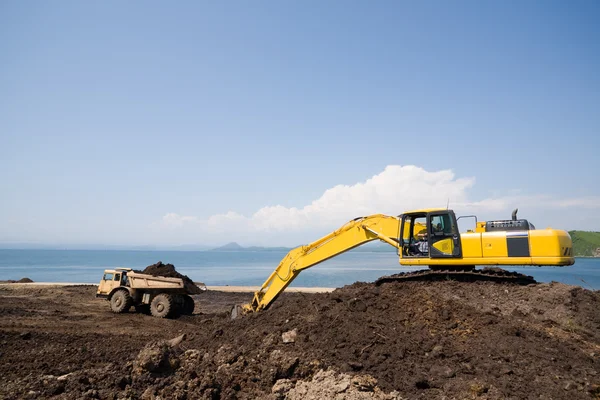 Excavator.dump truck.sea — Stock Fotó