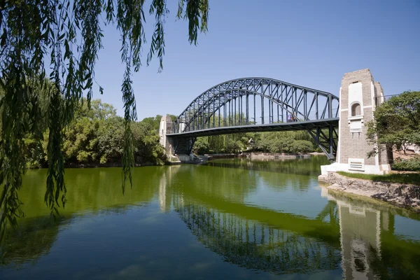 Río y puente —  Fotos de Stock