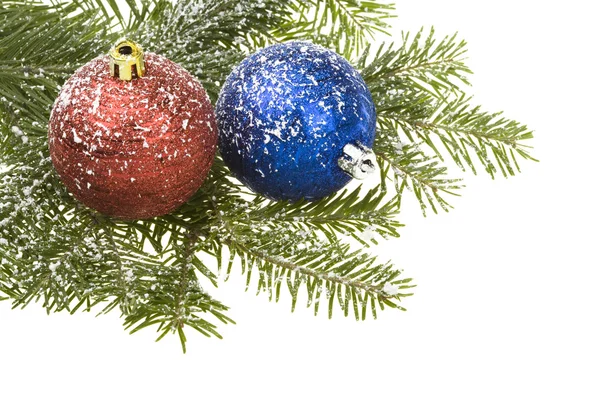 크리스마스 공 및 눈 — 스톡 사진
