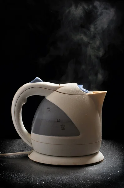 Bule de chá fervente — Fotografia de Stock