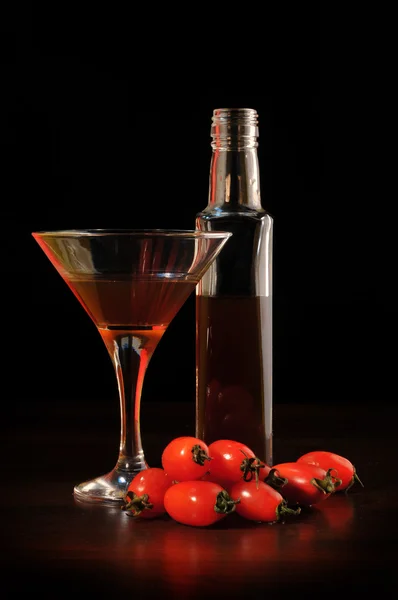 Вино с помидорами — стоковое фото