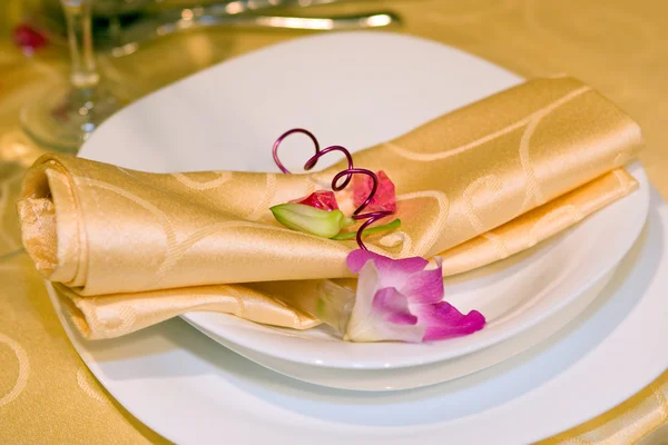 Napkin and orchid flower — Stock Photo, Image